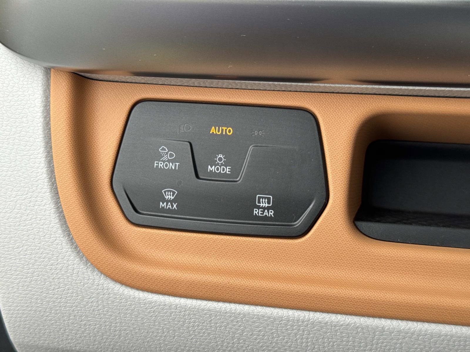 Certified 2025 Volkswagen ID. Buzz 1st Edition image 26