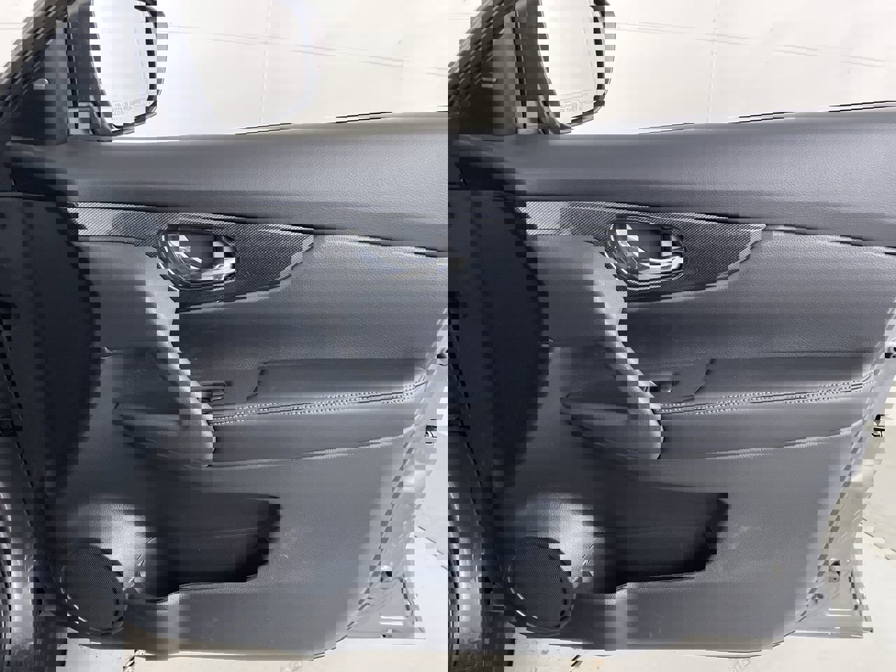 Used 2016 Nissan Rogue SL w/ SL Premium Package image 26