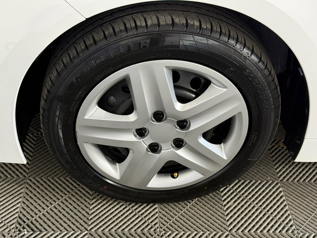 Used 2022 Toyota Corolla LE image 9