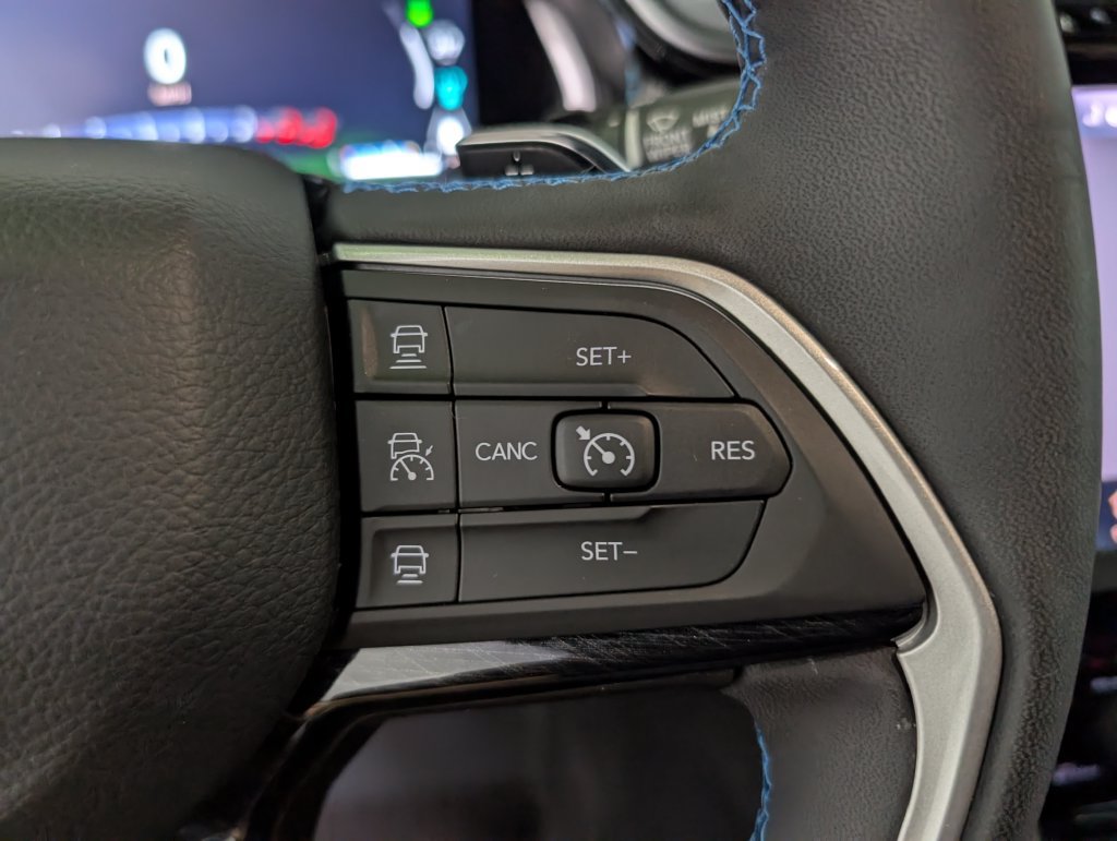 Used 2023 Jeep Grand Cherokee Trailhawk w/ Advanced Protech Group II AWD/4WD image 18