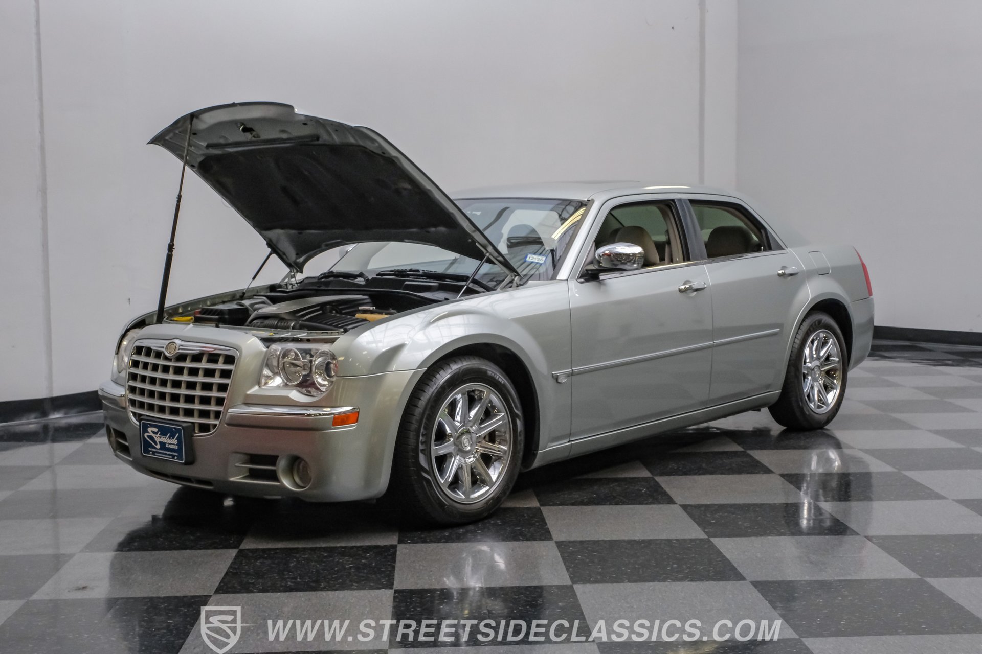 Used 2005 Chrysler 300 C w/ Navigation & Sound Group II RWD image 36