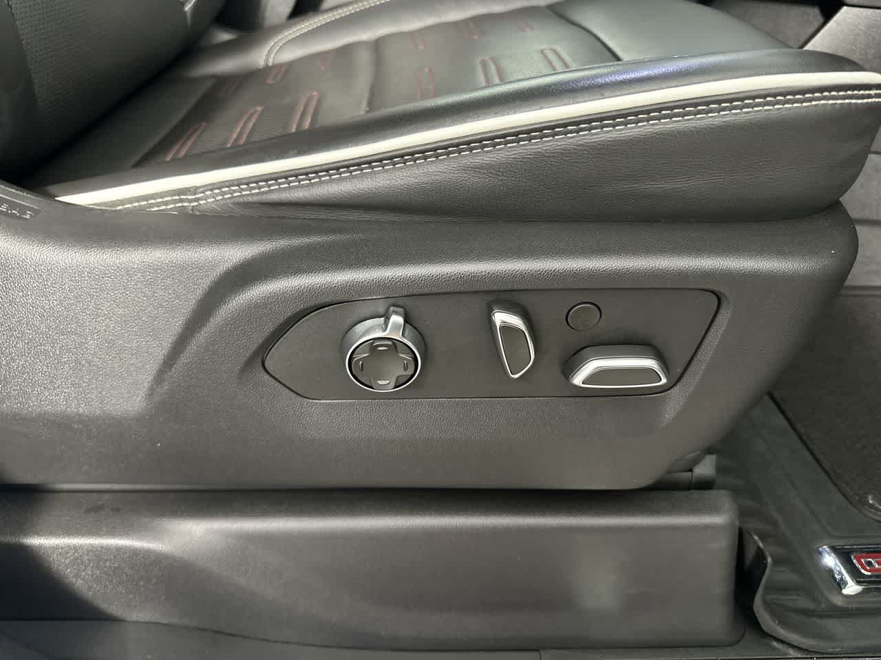 Used 2025 GMC Sierra 1500 AT4X AWD/4WD image 16