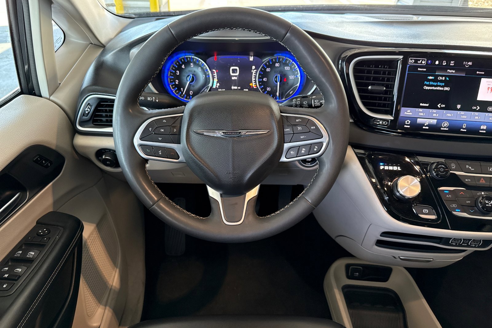 Certified 2023 Chrysler Pacifica Touring-L image 14