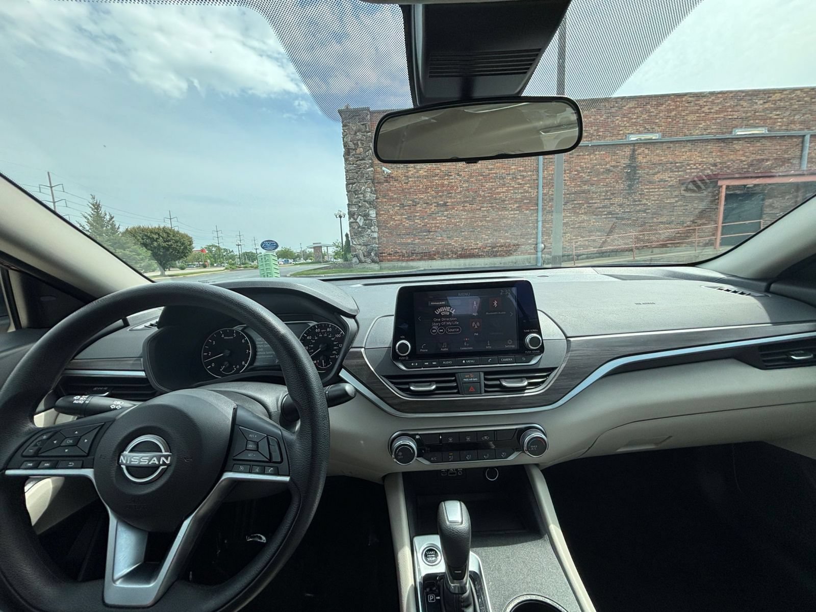 Used 2025 Nissan Altima 2.5 SV FWD image 33