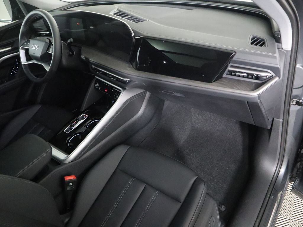 Used 2025 Audi Q5 Premium w/ Convenience Package image 20