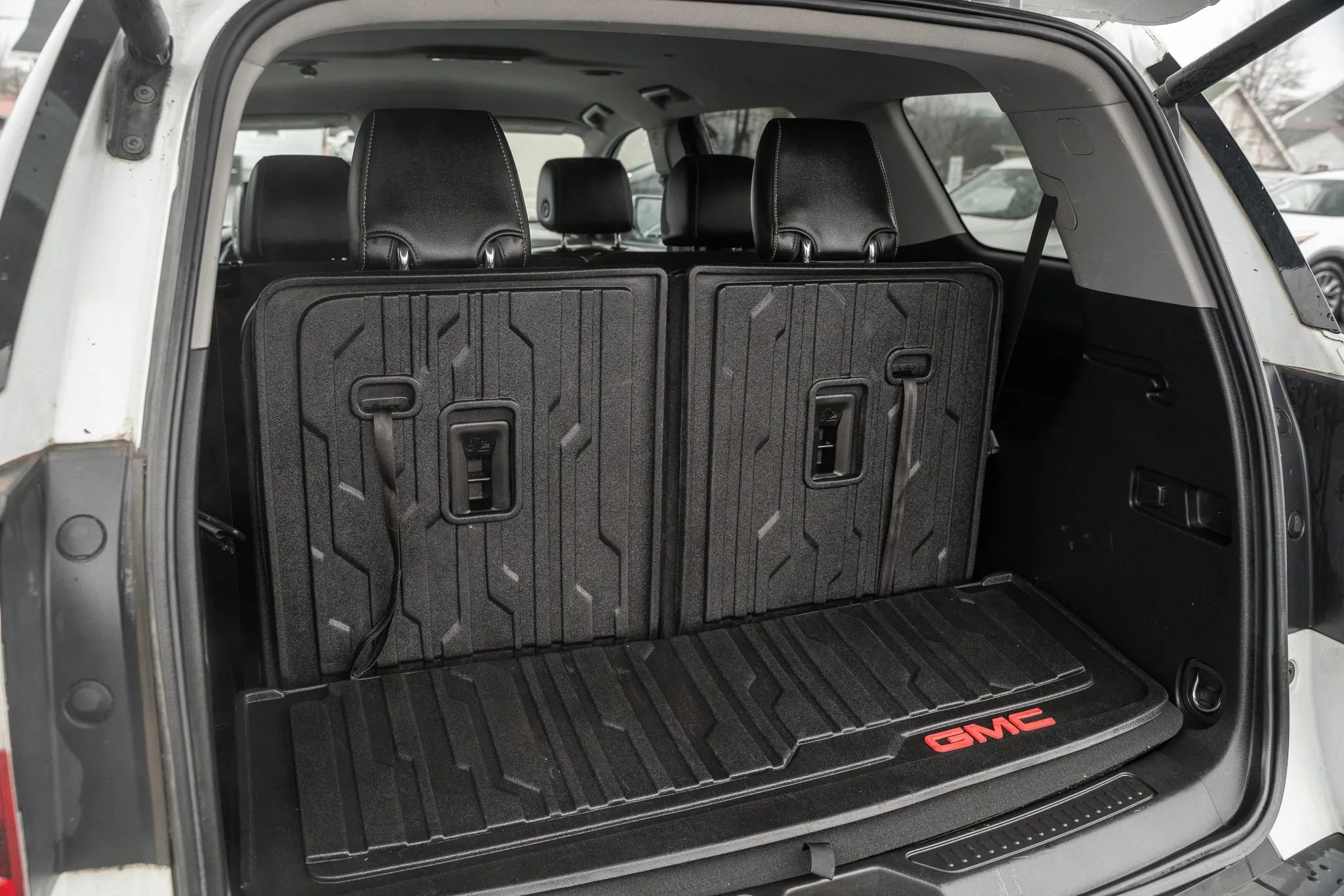 Used 2022 GMC Acadia SLT w/ LPO, Floor Liner Package image 9