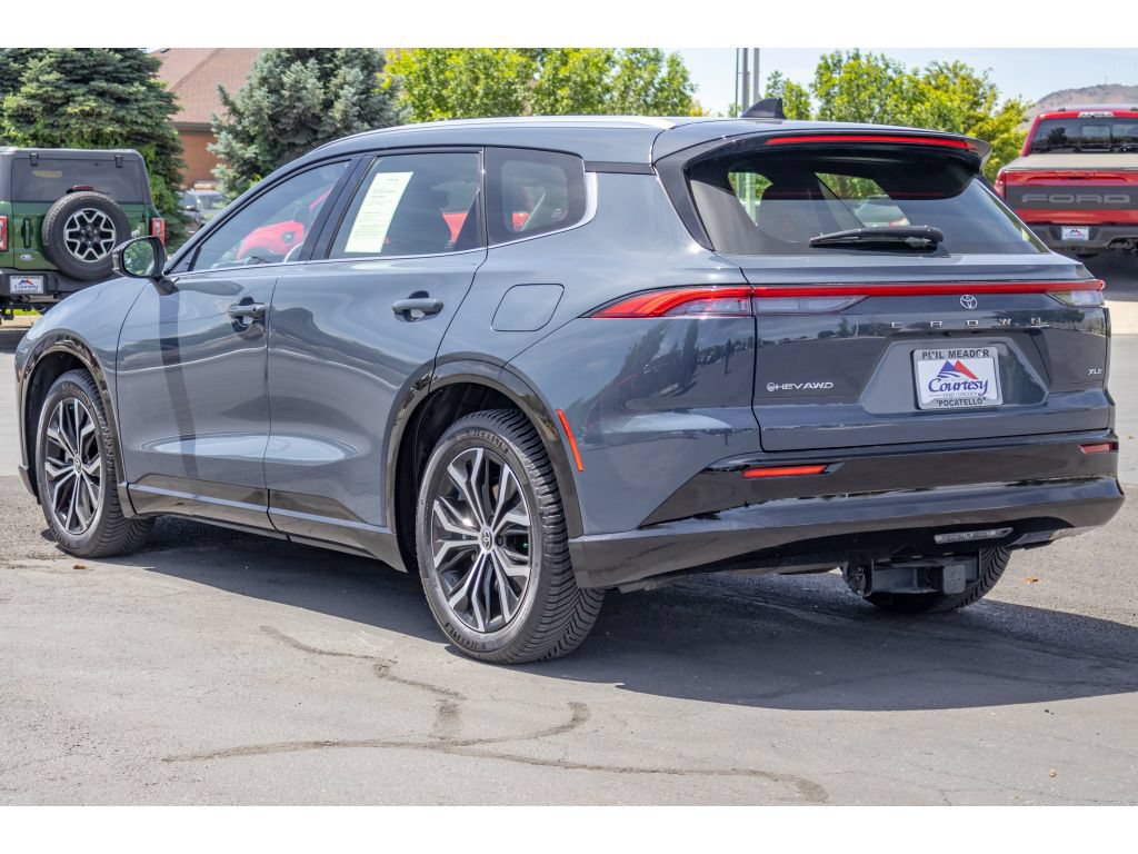 Used 2025 Toyota Crown Signia w/ Tow-Hitch Package (TMS) AWD/4WD image 5