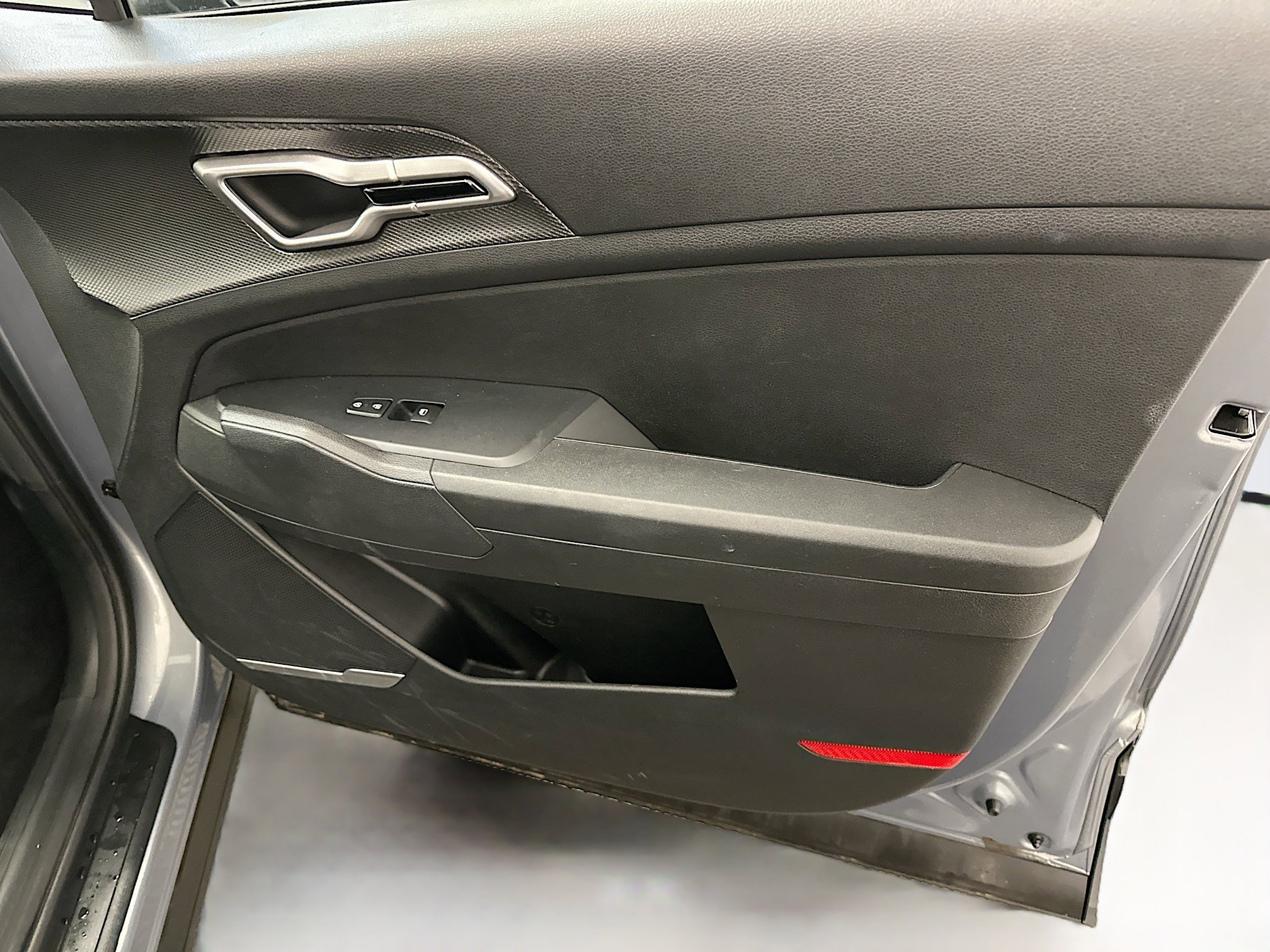 Used 2025 Kia Sportage LX image 32