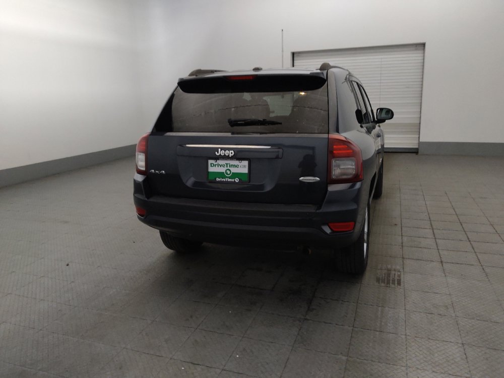 Used 2014 Jeep Compass Latitude w/ Sun/Sound Group AWD/4WD image 7