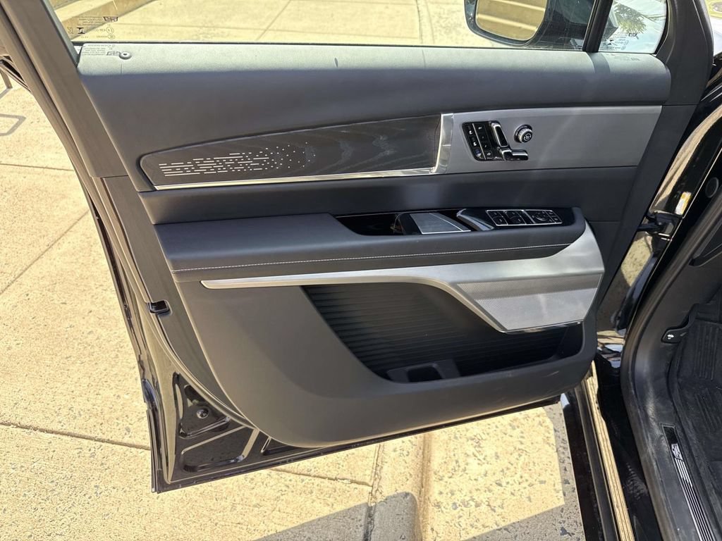 Certified 2026 Cadillac Vistiq Platinum w/ LPO, Floor Liner Package AWD/4WD image 29