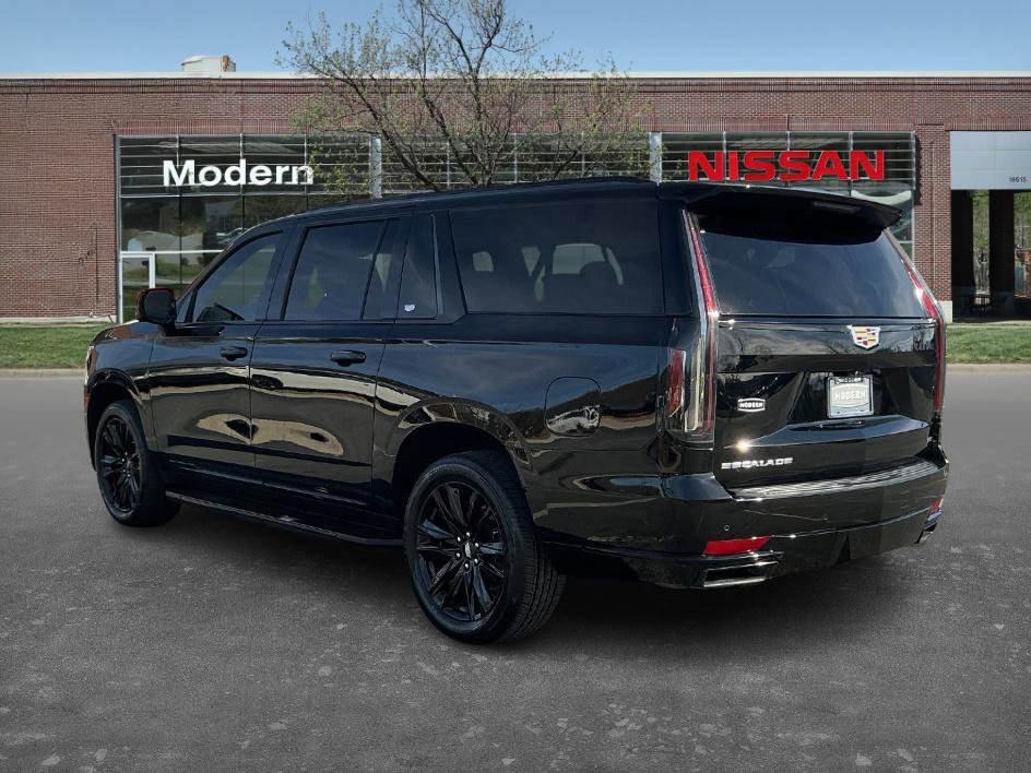 Used 2023 Cadillac Escalade ESV Sport image 2