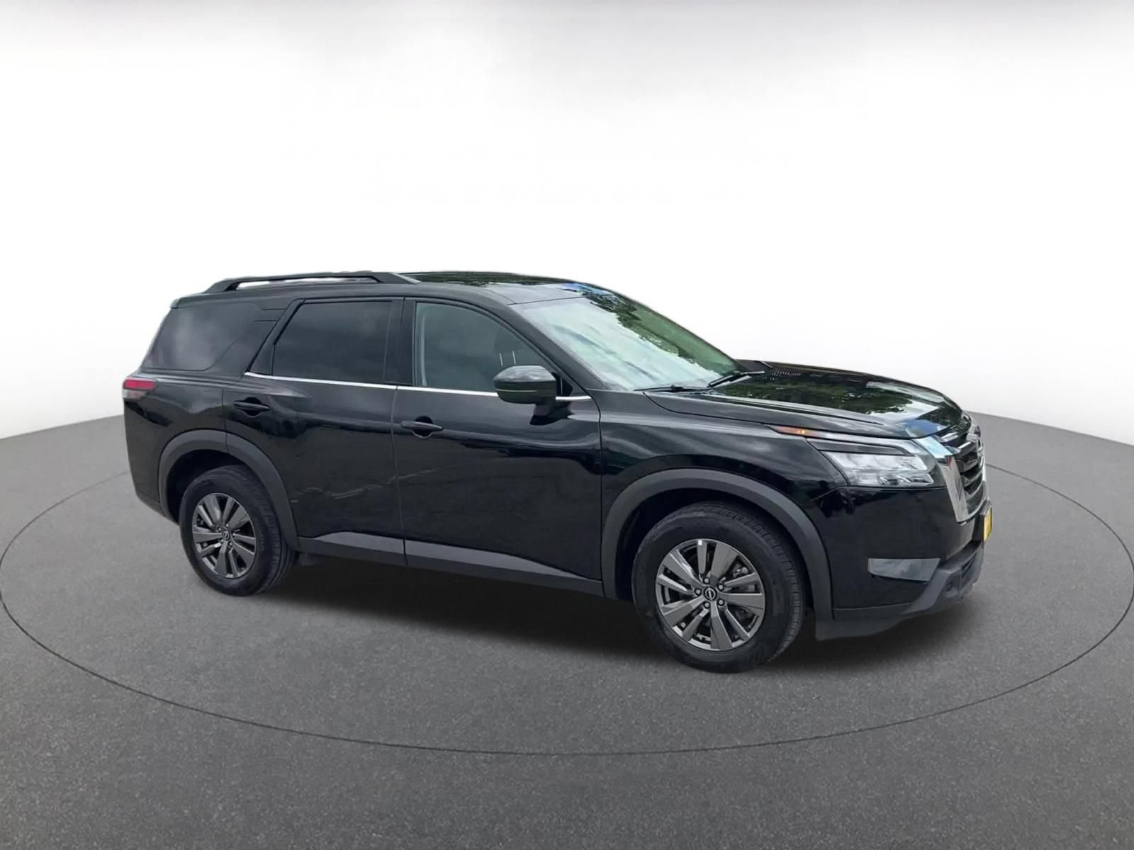 Used 2025 Nissan Pathfinder SV FWD video 2