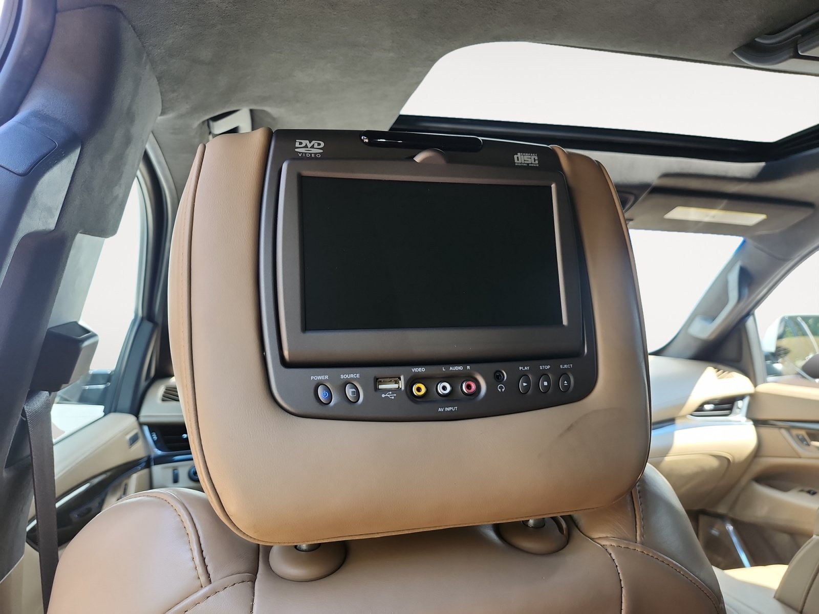 Used 2018 Cadillac Escalade Platinum AWD/4WD image 13