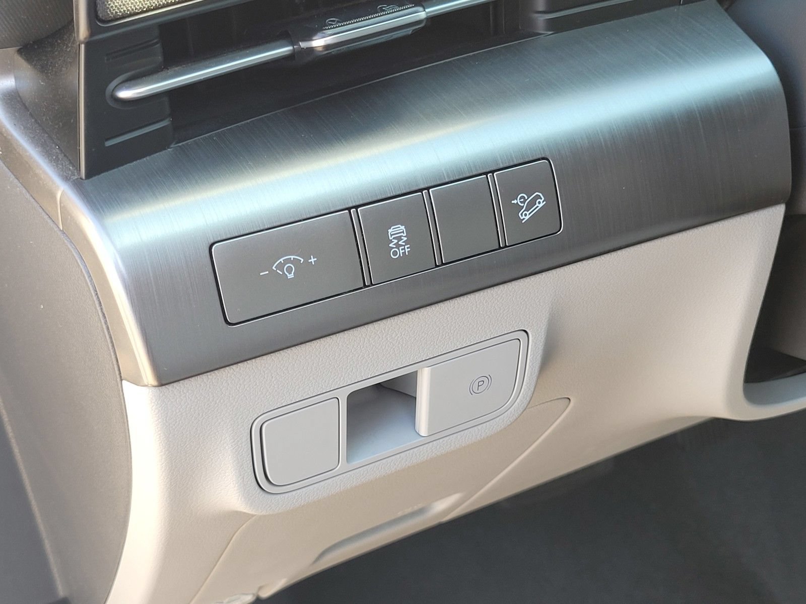Certified 2025 Hyundai Kona SEL AWD/4WD image 19