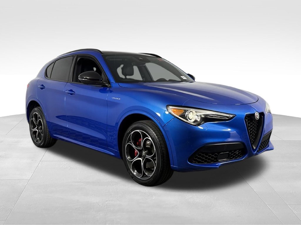 Used 2023 Alfa Romeo Stelvio Veloce AWD/4WD image 4