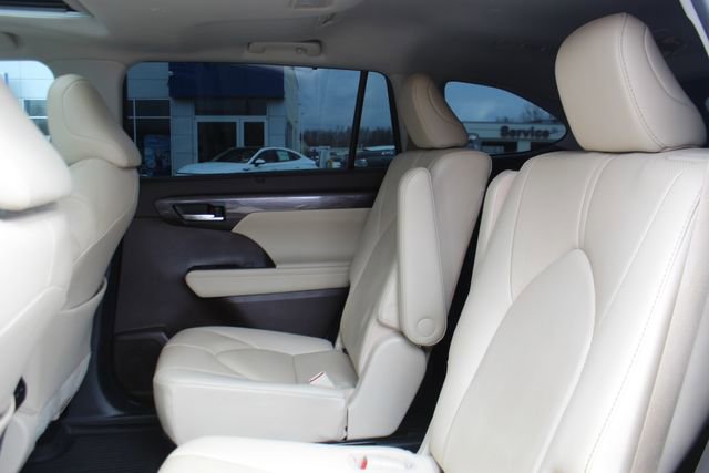 Used 2020 Toyota Highlander Limited image 30