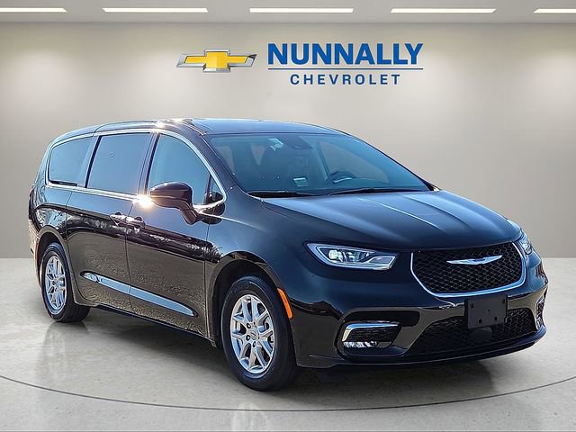 Used 2024 Chrysler Pacifica Touring-L FWD image 7