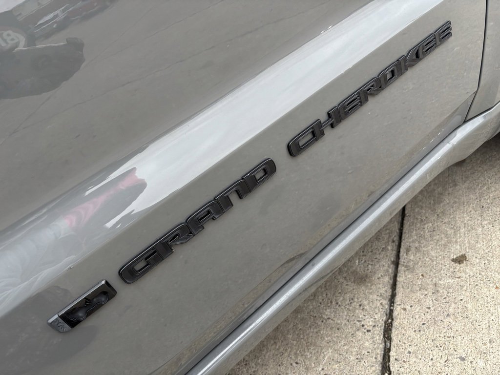 Used 2022 Jeep Grand Cherokee Laredo X image 9
