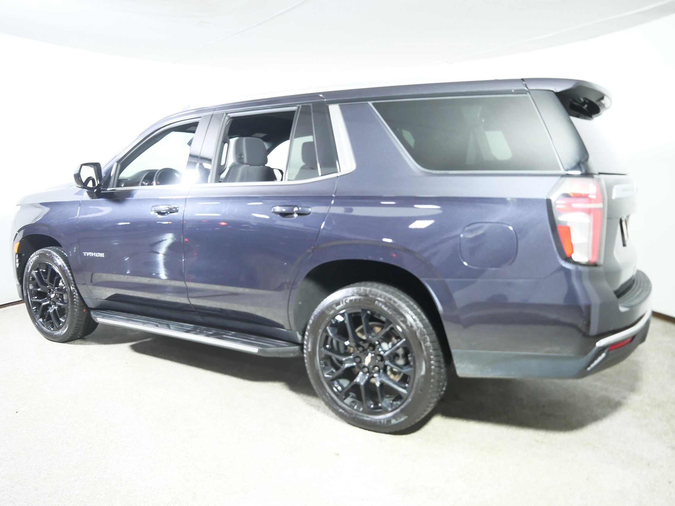 Used 2023 Chevrolet Tahoe LS image 5
