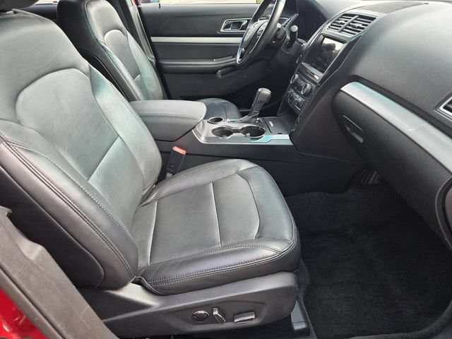 Used 2016 Ford Explorer XLT w/ Equipment Group 202A FWD image 30