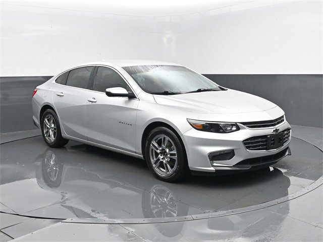Used 2017 Chevrolet Malibu LT image 3