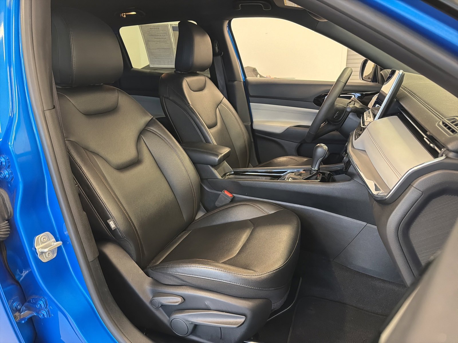 Used 2024 Jeep Compass Limited image 38