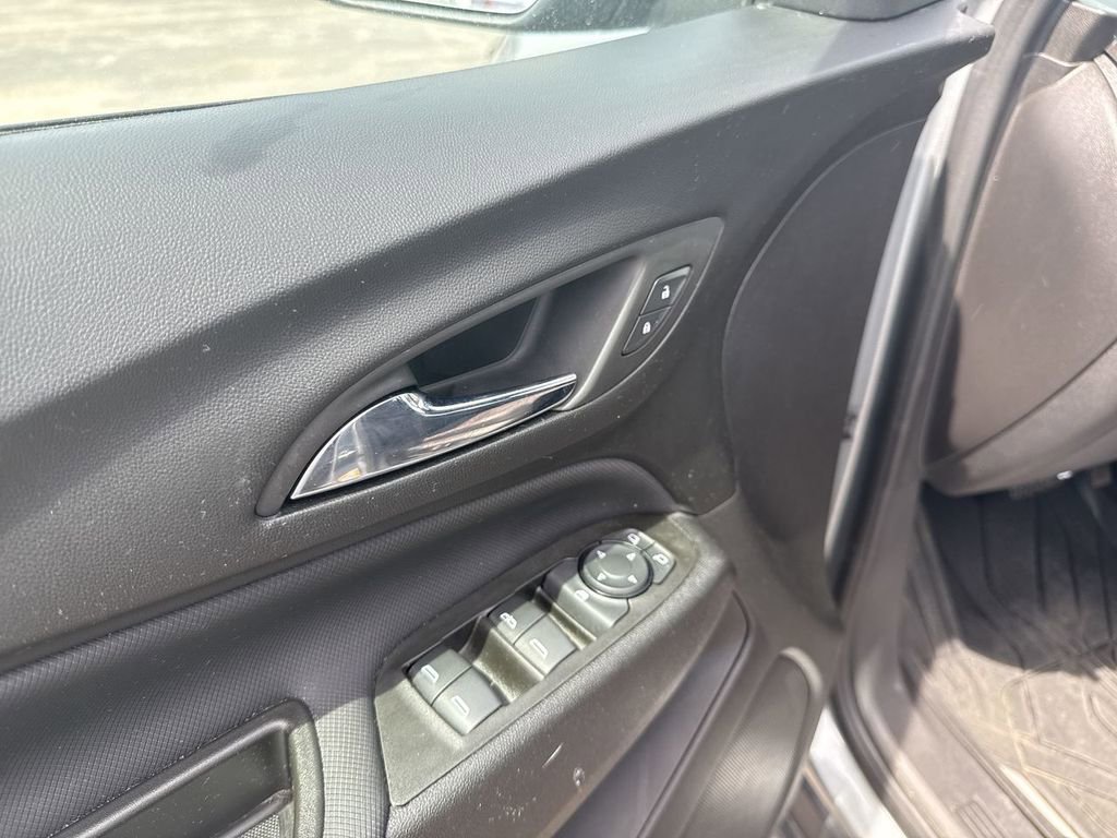 Used 2024 Chevrolet Equinox RS w/ LPO, Floor Liner Package FWD image 21