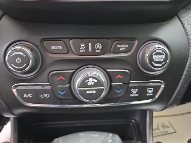 Used 2020 Jeep Cherokee Trailhawk w/ Cold Weather Group image 34