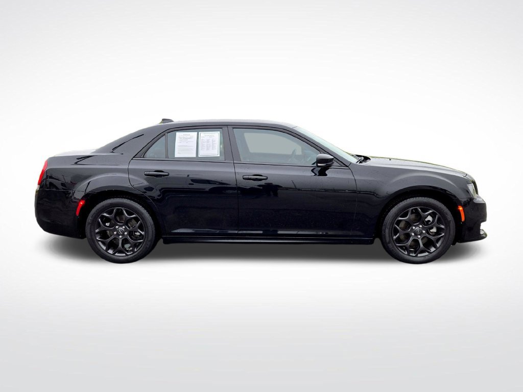 Used 2022 Chrysler 300 Touring L AWD/4WD image 2