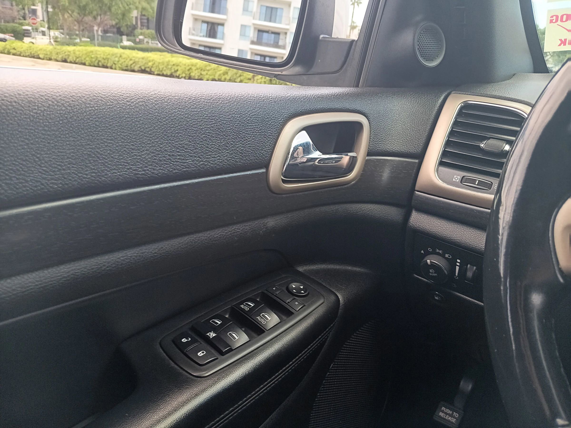 Used 2017 Jeep Grand Cherokee Laredo image 20