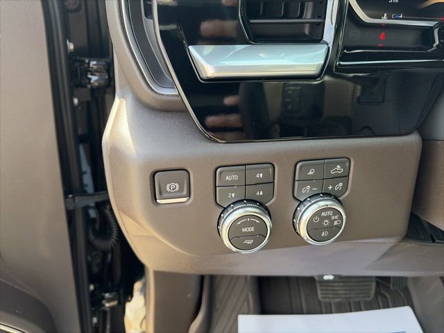 New 2026 GMC Sierra 1500 SLT image 19