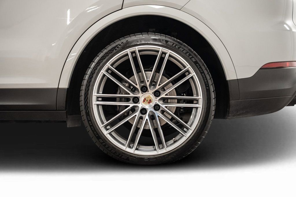 Used 2023 Porsche Cayenne Platinum Edition AWD/4WD image 19