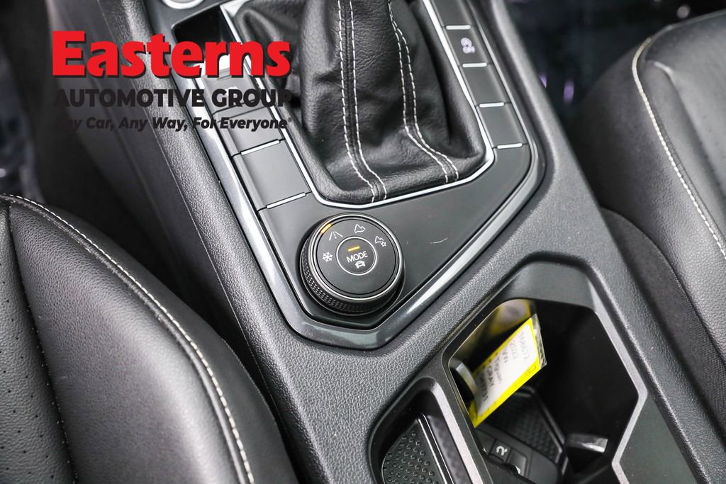 Used 2022 Volkswagen Tiguan SE w/ Panoramic Sunroof Package image 21