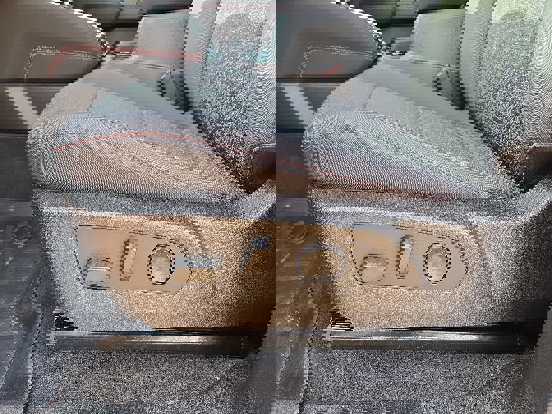 Used 2024 Chevrolet Colorado Z71 w/ Z71 Convenience Package 2 image 17