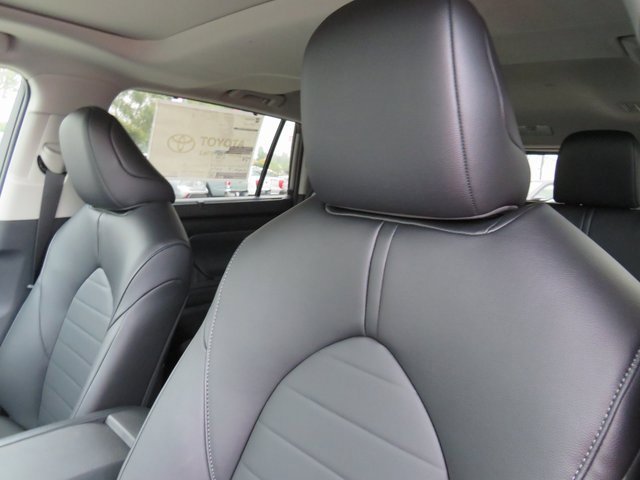 New 2026 Toyota Highlander XLE image 16