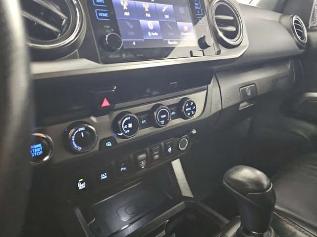 Used 2018 Toyota Tacoma TRD Off-Road w/ Technology Package image 31