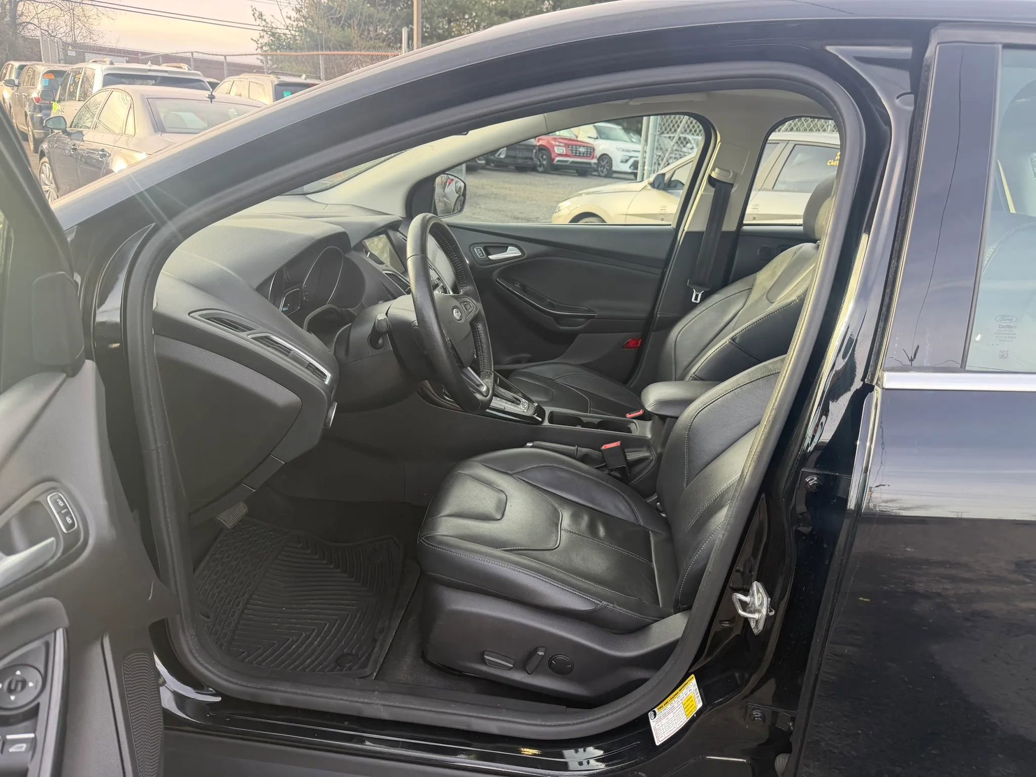 Used 2017 Ford Focus Titanium image 25