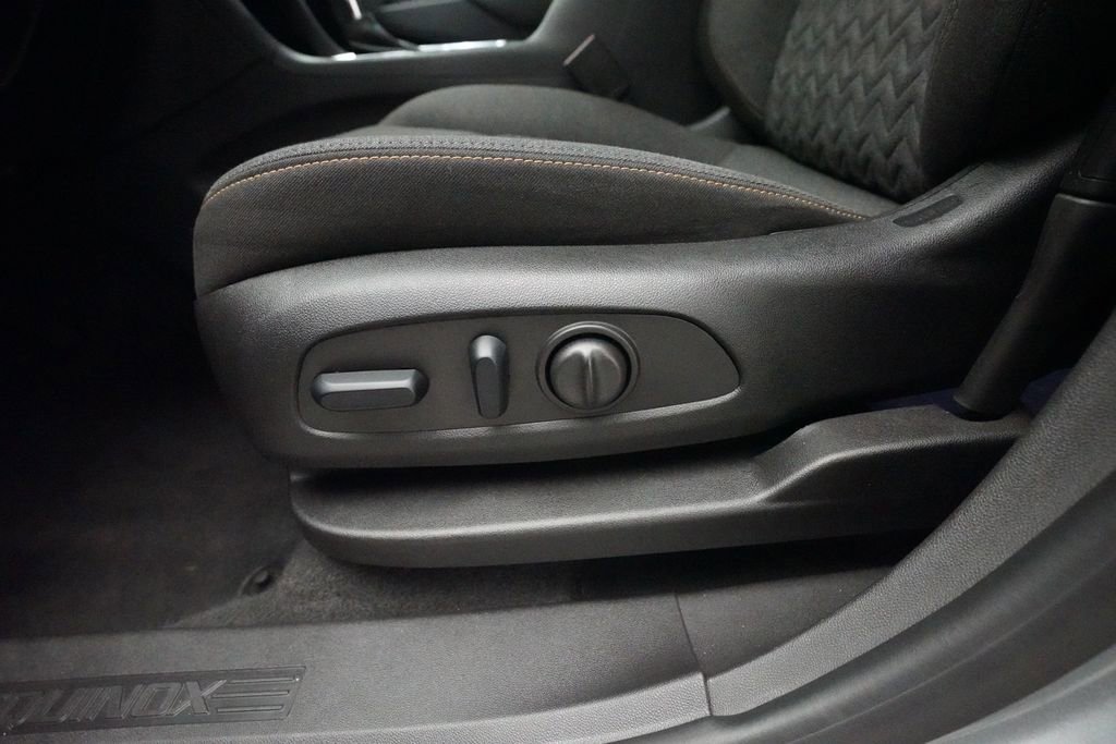 Used 2024 Chevrolet Equinox LT AWD/4WD image 29