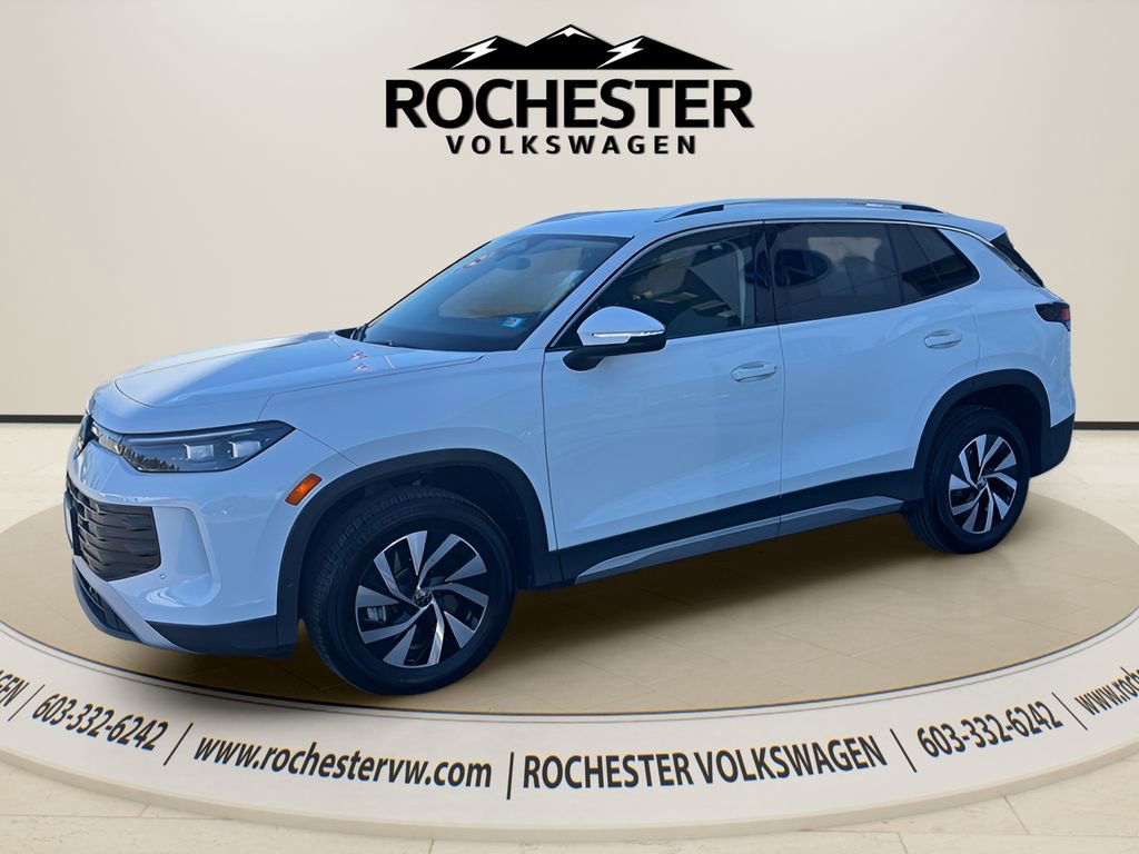 Used 2025 Volkswagen Tiguan S image 3