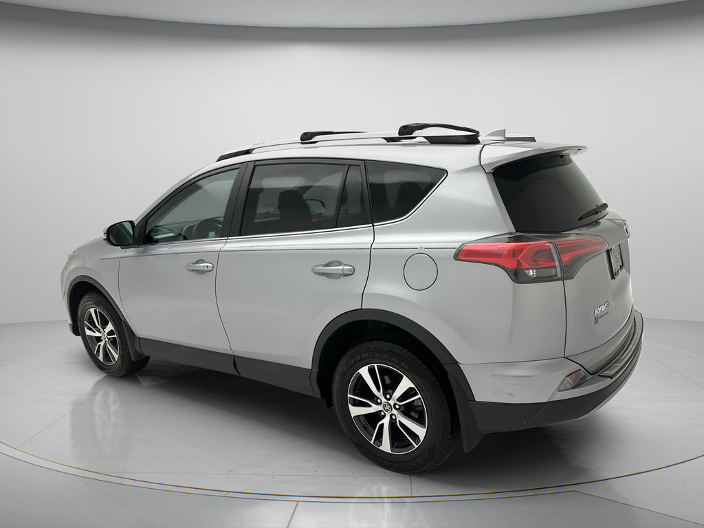 Used 2018 Toyota RAV4 XLE w/ Plus Extra Value Package AWD/4WD image 4