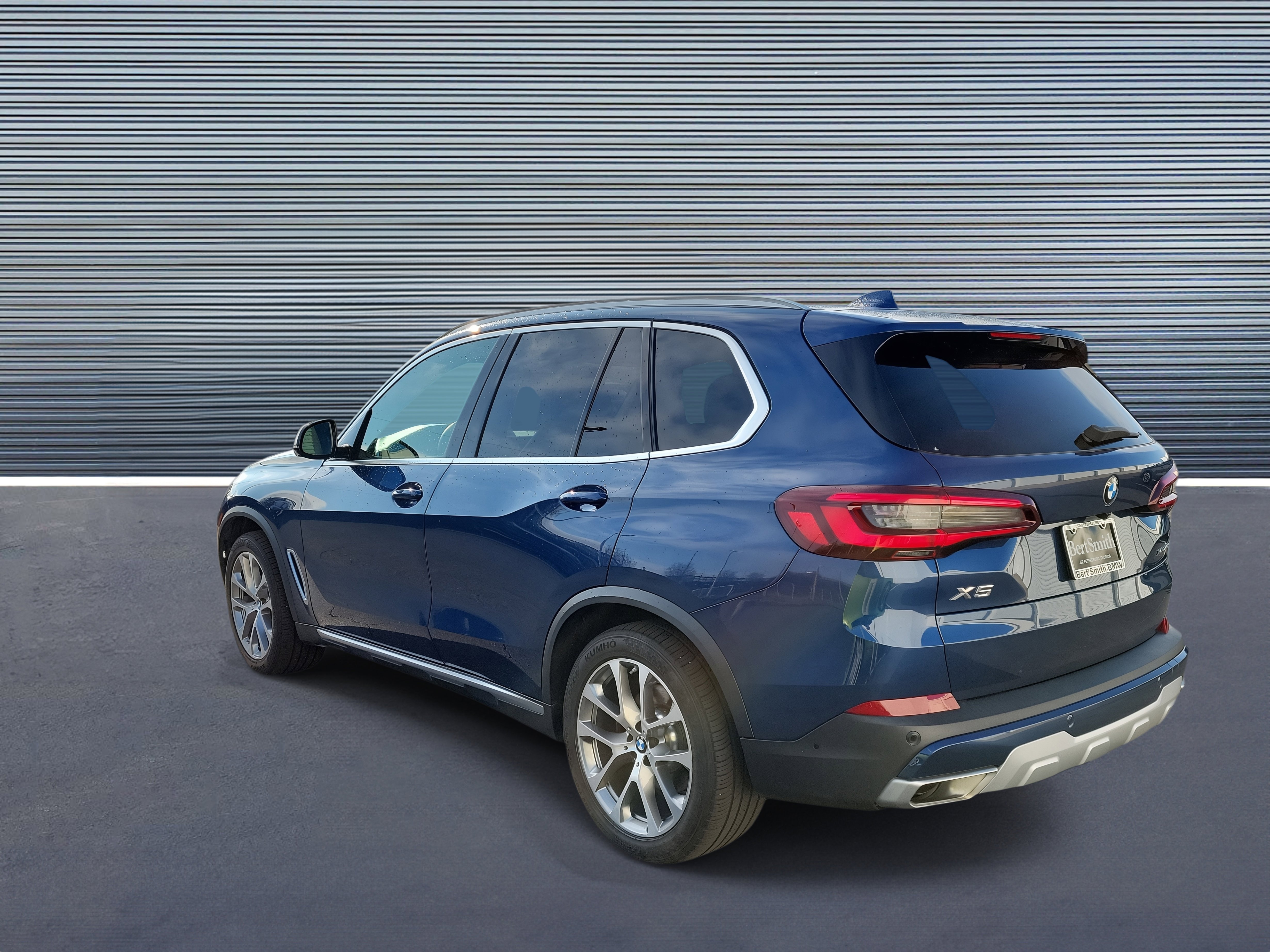 Used 2021 BMW X5 xDrive40i w/ Premium Package image 4