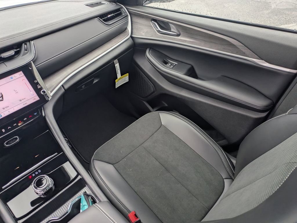 New 2026 Jeep Grand Cherokee Altitude RWD image 19