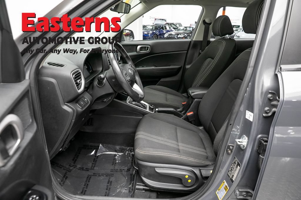 Used 2025 Hyundai Venue SEL FWD image 13