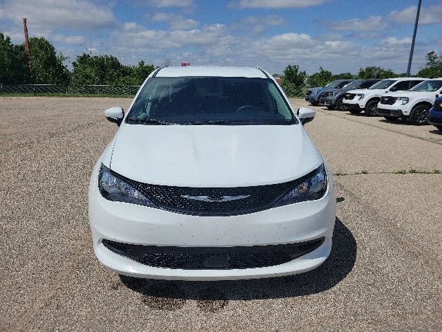 Used 2023 Chrysler Voyager LX FWD image 19