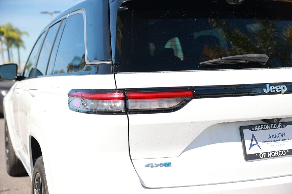 Used 2022 Jeep Grand Cherokee Summit AWD/4WD image 13