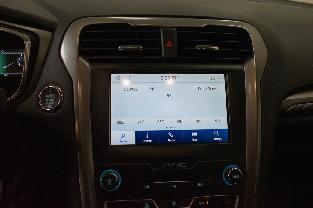 Used 2020 Ford Fusion SE FWD image 14
