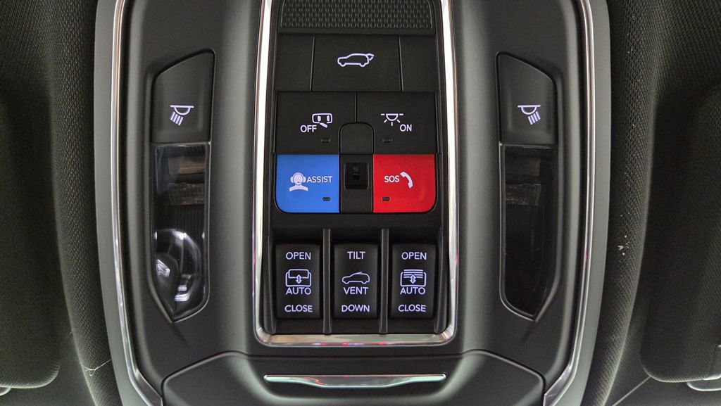 New 2025 Jeep Grand Cherokee Overland w/ Luxury Tech Group IV image 31