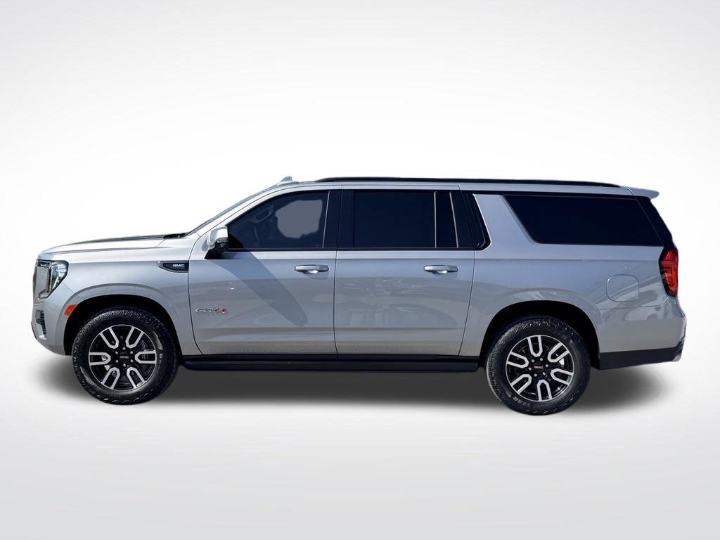 Used 2024 GMC Yukon XL AT4 w/ Technology Package AWD/4WD image 3