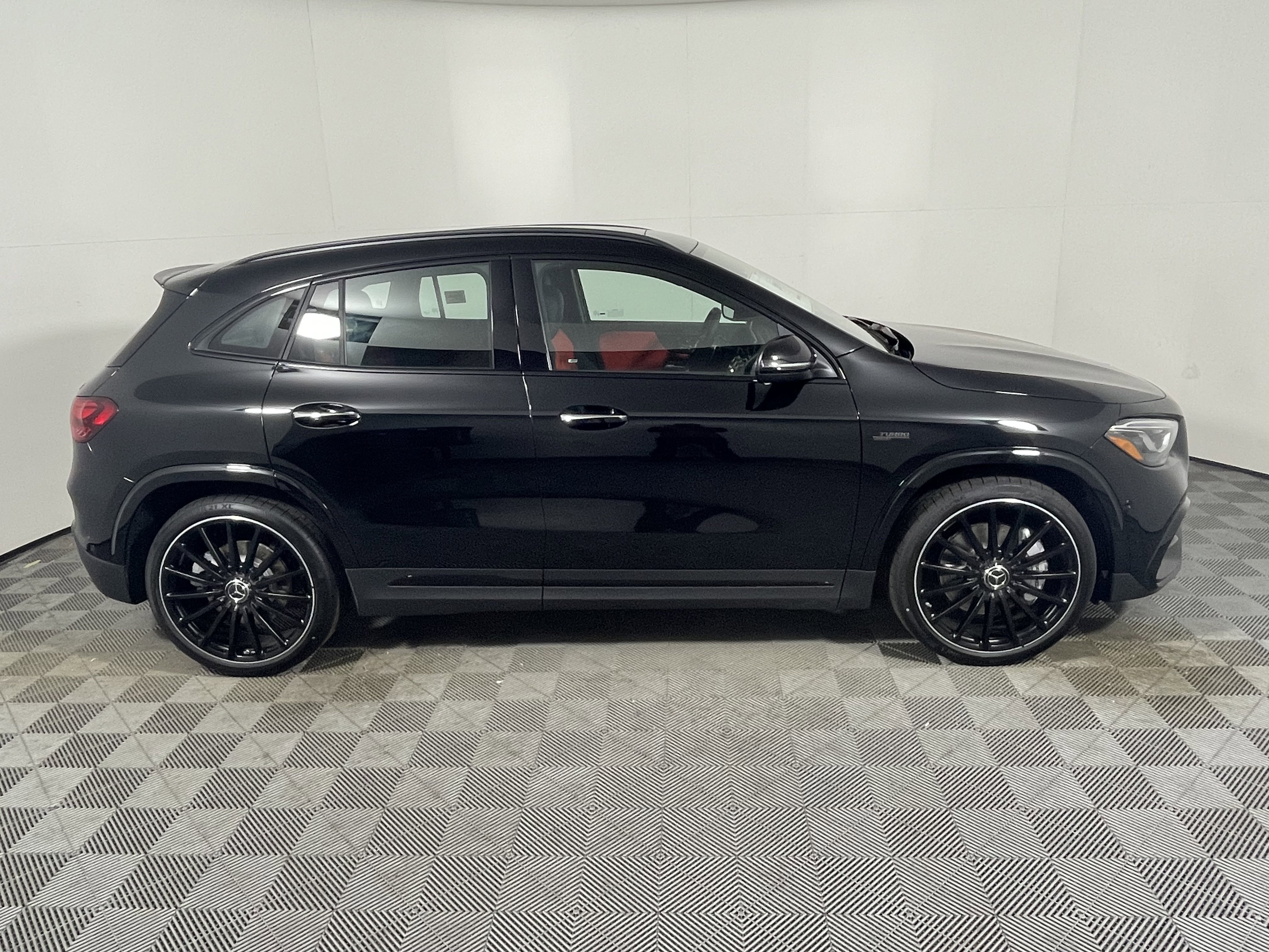 New 2026 Mercedes-Benz GLA 35 AMG 4MATIC image 6