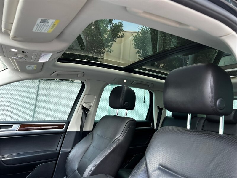 Used 2016 Volkswagen Touareg VR6 AWD/4WD image 18